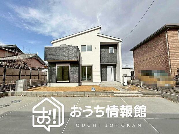 【現地写真（外観）】軽くて火災に強い屋根材を採用し、地震時の建物への負担や揺れを軽減しています。