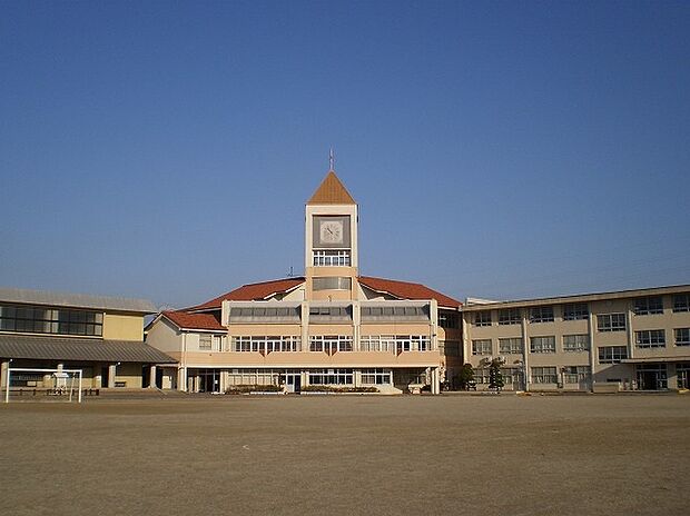 四日市市立塩浜小学校（約1,800m）