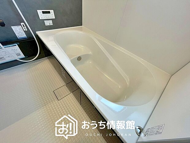 【現地写真(浴室)】浴室暖房乾燥機付き。1坪タイプで広々です。