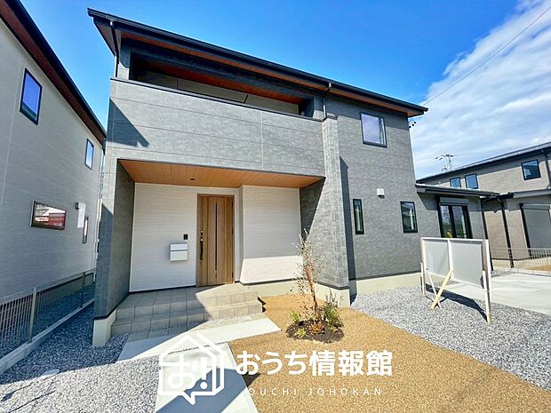 【現地写真（外観）【Ｂ号地】】軽くて火災に強い屋根材を採用し、地震時の建物への負担や揺れを軽減しています。