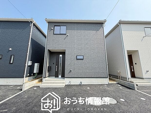 【現地写真（外観）【２号地】】雨で汚れを落とし、耐久性・耐候性に優れた外壁を使用しています。