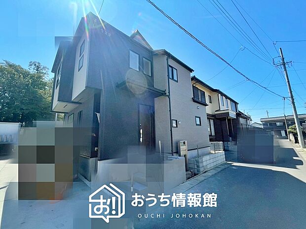 【現地写真（前道含む外観）】健康被害に配慮したもっとも安全性の高い建材を採用し、シックハウス対策をしております。