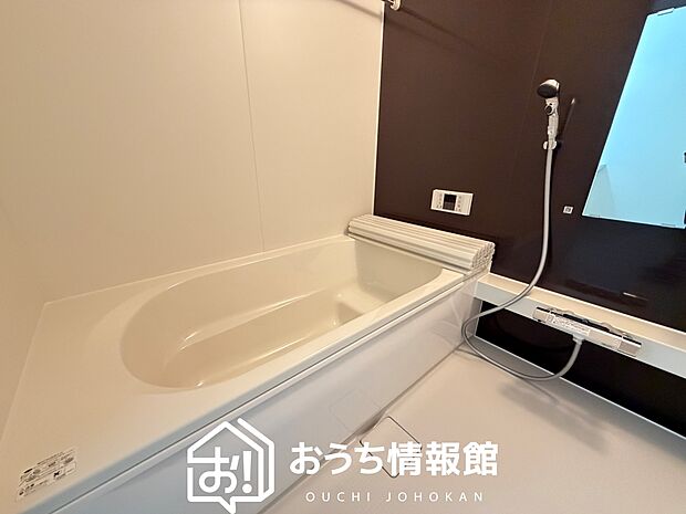 【現地写真(浴室)】浴室暖房乾燥機付き。1坪タイプで広々です。