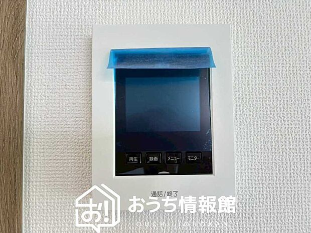 【カラーテレビドアホン】くっきり見やすいカラーモニターです。
夜でも来客者が見やすいLED照明付きです。