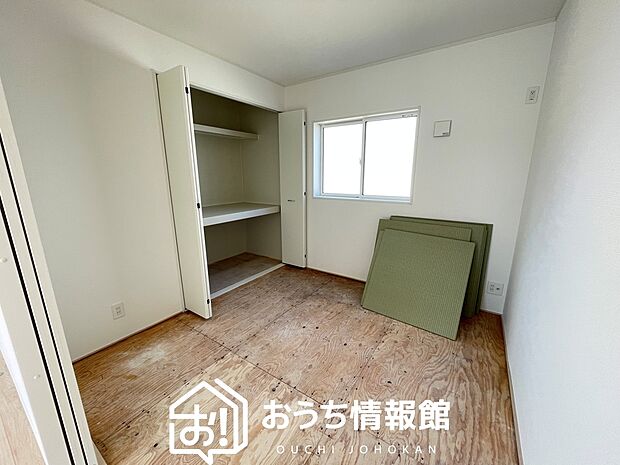 【現地写真(和室)】大壁仕様の新和室。くつろぎの空間です。