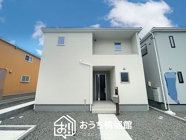 【現地写真（外観）【２号地】】雨で汚れを落とし、耐久性・耐候性に優れた外壁を使用しています。