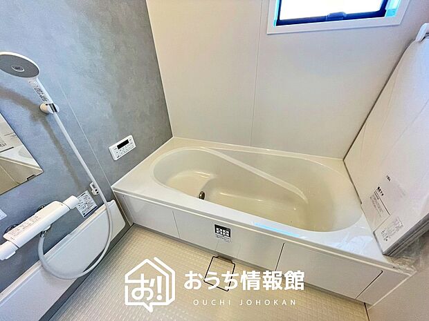 【現地写真（浴室）】浴室暖房乾燥機付き。１坪タイプで広々です。