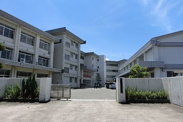 鈴鹿市立鼓ケ浦中学校（約560m）