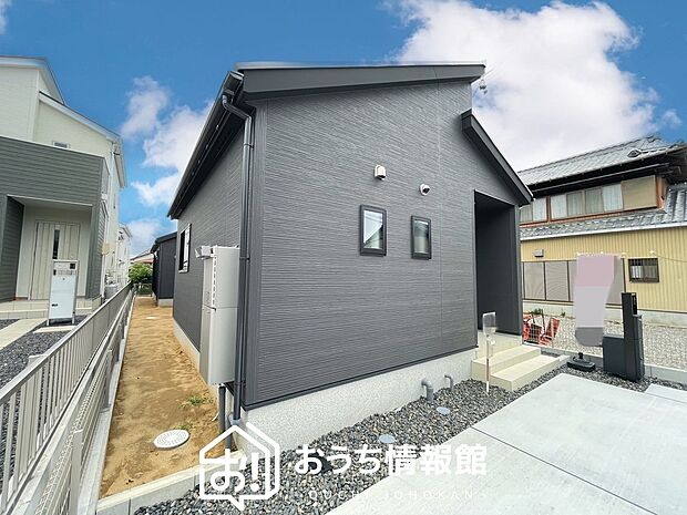 【現地写真（外観）】雨で汚れを落とし、耐久性・耐候性に優れた外壁を使用しています。