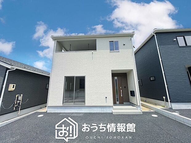 【現地写真（外観）【２号地】】軽くて火災に強い屋根材を採用し、地震時の建物への負担や揺れを軽減しています。