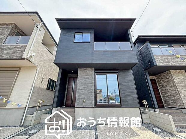【現地写真（外観）【２号地】】軽くて火災に強い屋根材を採用し、地震時の建物への負担や揺れを軽減しています。