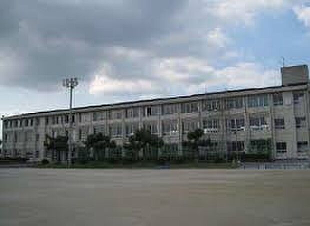 犬山市立東部中学校(約1,600m)