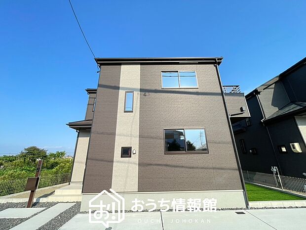 【現地写真(外観)【A号地】】雨で汚れを落とし、耐久性・耐候性に優れた外壁を使用しています。