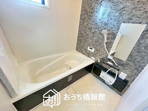 【現地写真(浴室)】浴室暖房乾燥機付き。1坪タイプで広々です。
