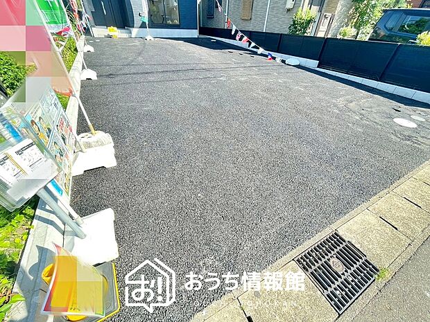 【現地写真(駐車場)】駐車スペースが広く、運転が苦手な方も安心です。