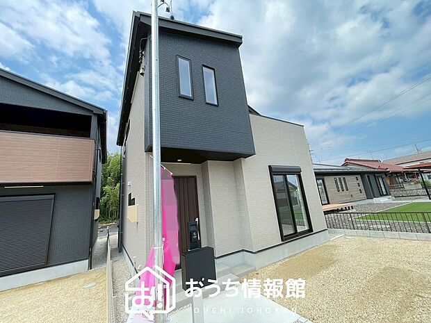 【現地写真(外観)【3号地】】軽くて火災に強い屋根材を採用し、地震時の建物への負担や揺れを軽減しています。