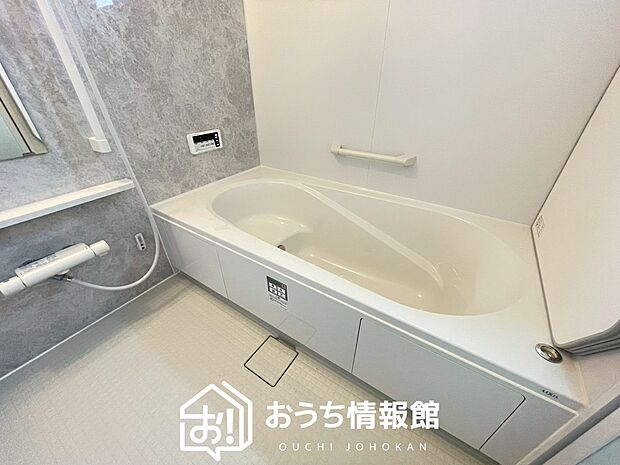 【現地写真(浴室)】浴室暖房乾燥機付き。1坪タイプで広々です。