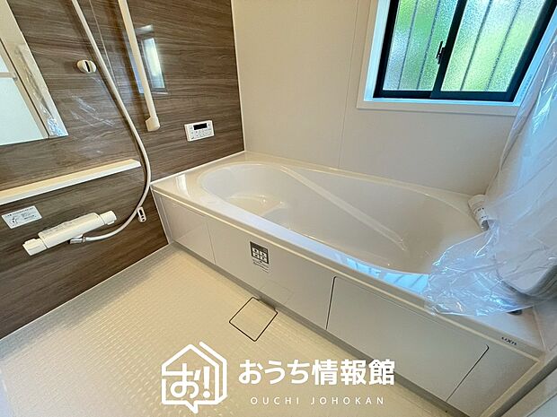 【現地写真(浴室)】浴室暖房乾燥機付き。1坪タイプで広々です。