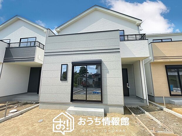 【現地写真(外観)【B号地】】軽くて火災に強い屋根材を採用し、地震時の建物への負担や揺れを軽減しています。