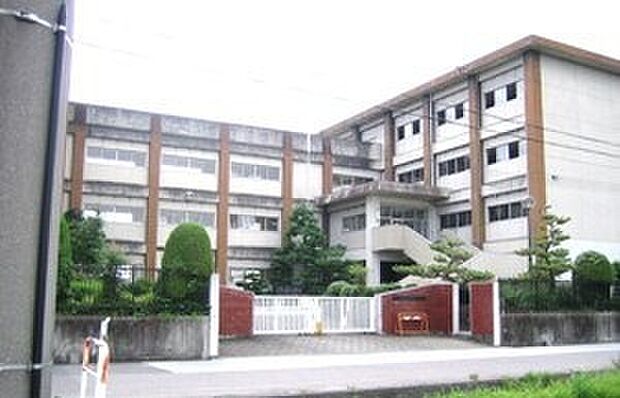 一宮市立西成東部中学校(約560m)