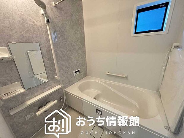 【現地写真(浴室)】浴室暖房乾燥機付き。1坪タイプで広々です。