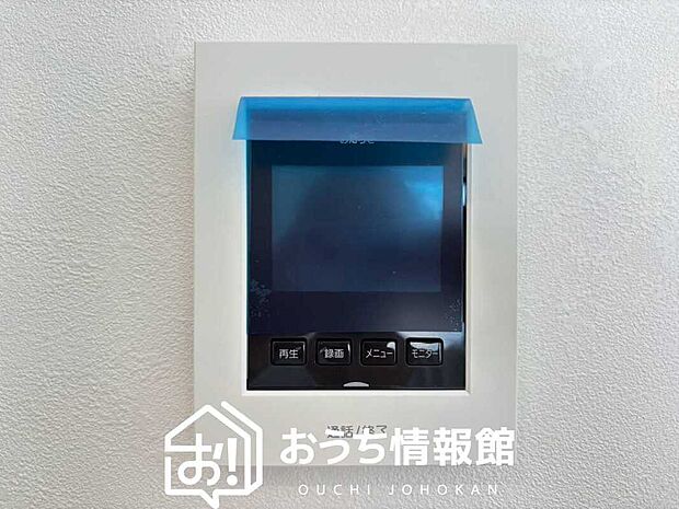 【TVモニター付インターホン】来訪者を画像と音声で確認できる、防犯性に優れた安心のシステム。
スッキリしたデザインで、誰でも簡単に操作できます。