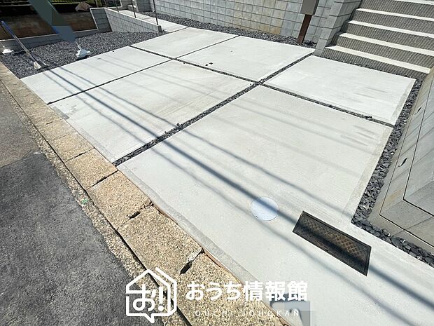 【現地写真(駐車場)】駐車スペースが広く、運転が苦手な方も安心です。