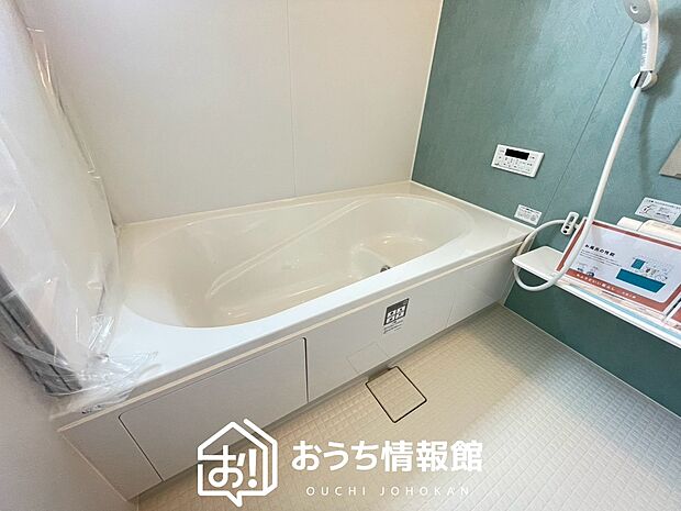 【現地写真(浴室)】浴室暖房乾燥機付き。1坪タイプで広々です。