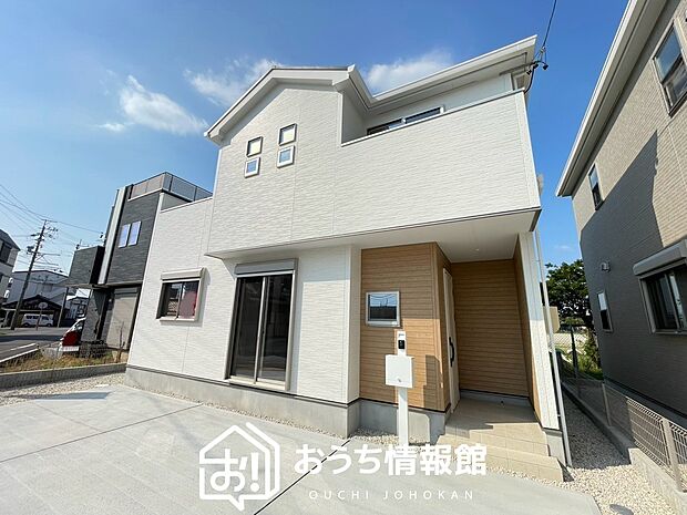 【現地写真（外観）【１号地】】雨で汚れを落とし、耐久性・耐候性に優れた外壁を使用しています。
