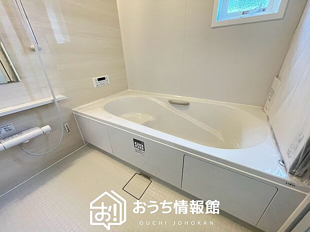 【現地写真（浴室）】浴室暖房乾燥機付き。１坪タイプで広々です。