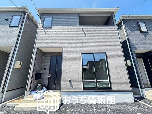 【現地写真（外観）【２号地】】雨で汚れを落とし、耐久性・耐候性に優れた外壁を使用しています。