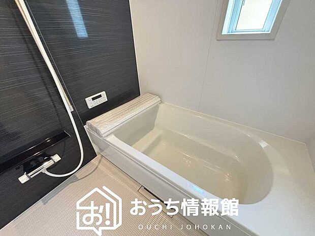 【現地写真（浴室）】浴室暖房乾燥機付き。１坪タイプで広々です。