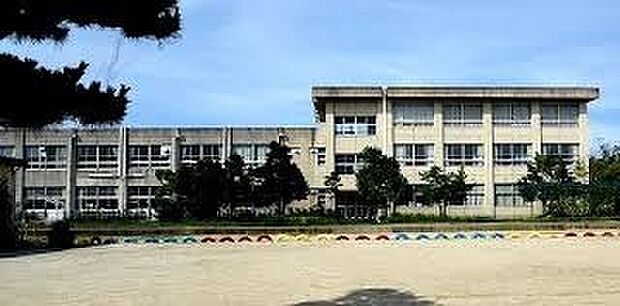 四日市市立富洲原小学校（約700m）