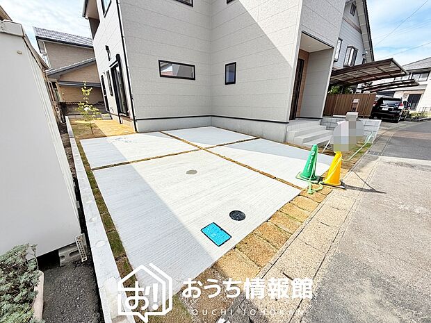 【現地写真(駐車場)】駐車スペースが広く、運転が苦手な方も安心です。
