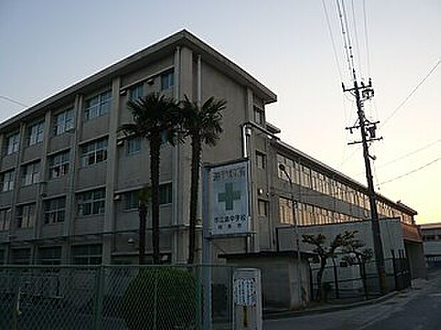 岐阜市立島中学校(約1,400m)