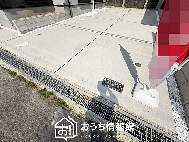 【現地写真(駐車場)】駐車スペースが広く、運転が苦手な方も安心です。