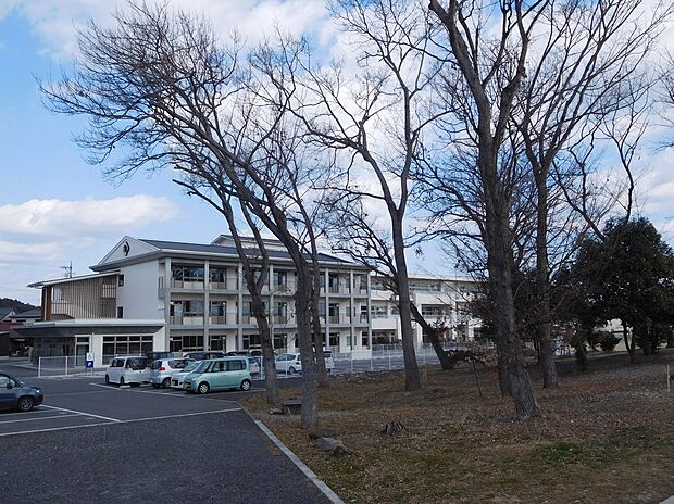 美濃加茂市立山手小学校(約1,400m)