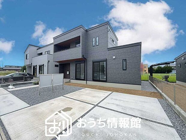 【現地写真(外観)【B号地】】軽くて火災に強い屋根材を採用し、地震時の建物への負担や揺れを軽減しています。