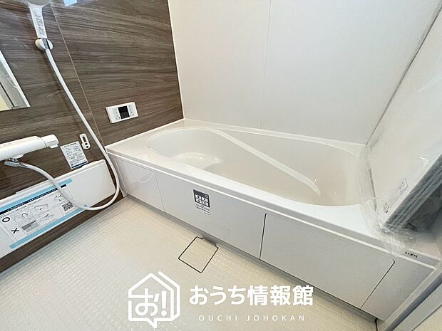 【現地写真(浴室)】浴室暖房乾燥機付き。1坪タイプで広々です。