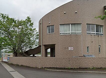 亀山市立神辺小学校 980ｍ(徒歩13分)