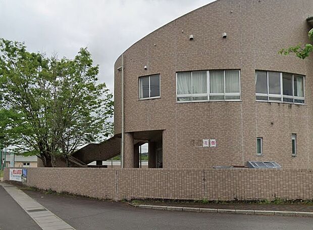 亀山市立神辺小学校(約980m)
