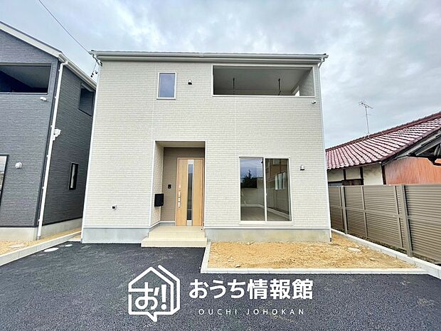 【現地写真（外観）【１号地】】雨で汚れを落とし、耐久性・耐候性に優れた外壁を使用しています。