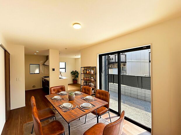 【LDK:16帖】
LDK16帖の3LDKプラン!ファミリークローゼットや廊下収納、各居室に収納スペースが付いた収納豊富な設計!