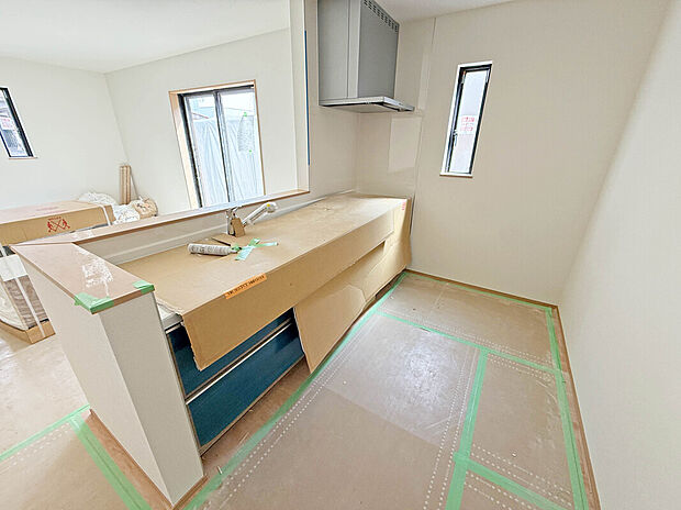 【Kitchen:3月下旬撮影】
あると便利な食洗器搭載キッチン。手洗いの時間や労力を大幅に削減でき、家事の効率化が図れ、空いた時間に他の作業やのんびり家族との時間が増えます。