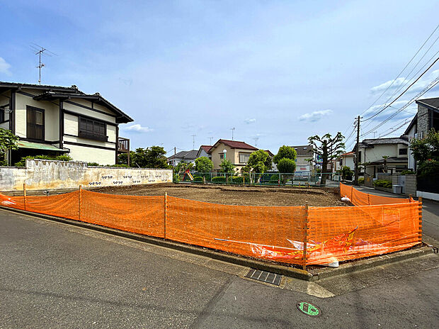 【外観：6月中旬撮影】
京王線「布田」駅徒歩13分、「国領」駅徒歩14分、「調布」駅徒歩19分で利用可能な希少立地に佇む限定2棟が誕生！