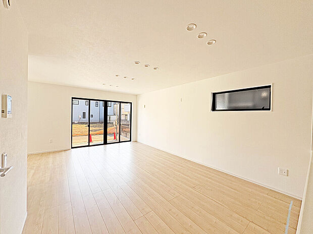 【【LDK:21.8帖】】LDK21.8帖の広々4LDKプラン!床暖房が搭載されており、足下から暖まる家族憩いの空間を創り出します!