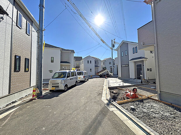 【【前面道路:2月撮影】】設計・建設住宅性能評価書、耐震等級3取得の高仕様な邸宅で快適な暮らしを叶えます!