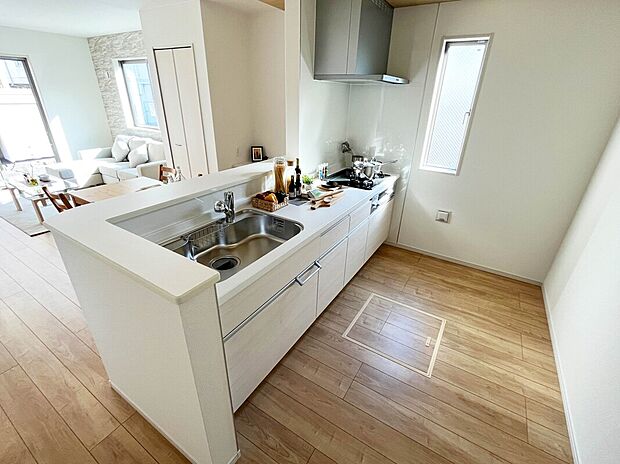 【【建物プラン例:Kitchen】】断熱・省エネ性能に優れたZEH水準仕様、耐震等級3を取得前提とした高仕様の住まいを建築できます!
プラン・カラーセレクトのご相談可能!