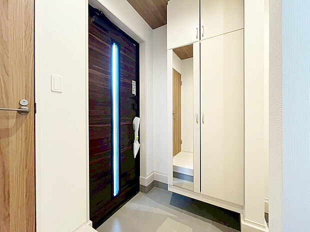 【【建物プラン例:Entrance】】断熱・省エネ性能に優れたZEH水準仕様、耐震等級3を取得前提とした高仕様の住まいを建築できます!
プラン・カラーセレクトのご相談可能!