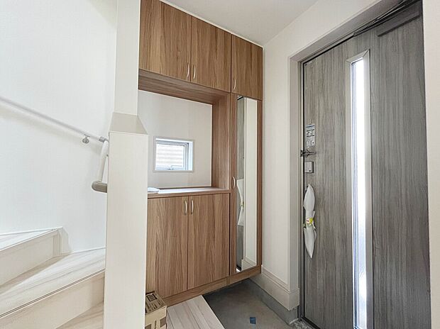 【【建物プラン例：Entrance】】断熱・省エネ性能に優れたZEH水準仕様、耐震等級3を取得前提とした高仕様の住まいを建築できます！
プラン・カラーセレクトのご相談可能！